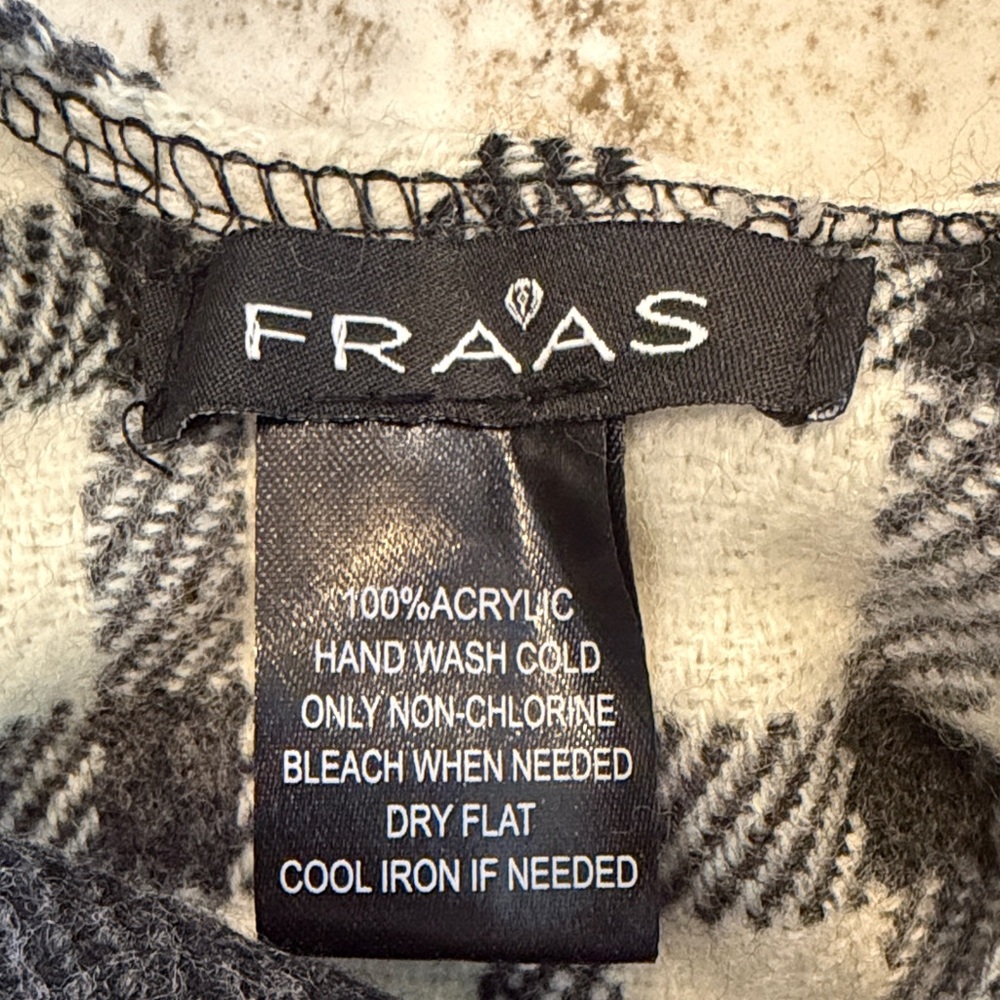 FRAAS Plaid Cape Buckle Detail Red/Black/White One Size - Picture 5 of 5